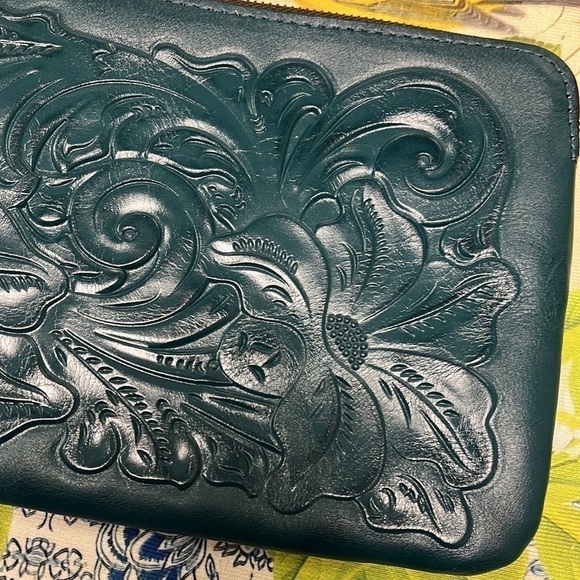 Brand New Patricia Nash Genuine Tooled Leather Blue Coral Cassini Wristlet - Picture 4 of 15